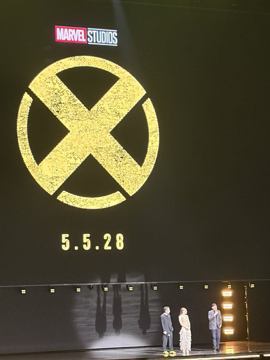 MarvelStory_'s tweet photo. Le casting du film ‘X-MEN’ de Marvel Studios qui sortira le 5 mai 2028 (date US).

• Christopher Abbott est Charles Xavier
• Kit Connor est Cyclope
• Sadie Sink est Jean Grey
• Inde Navarette est Malicia
• Adam Driver est Mr. Sinister
• Maya Boyd est Storm
• Samara Weaving est Emma Frost