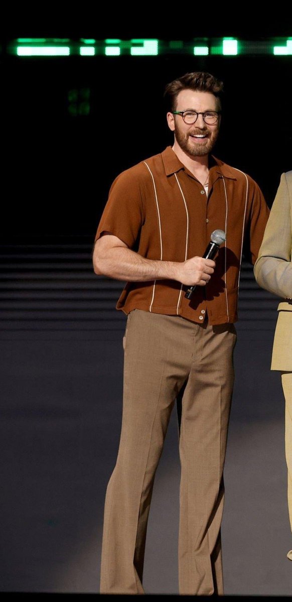 CevansContents's tweet photo. 📸|New Chris Evans at the Marvel panel at #D23 https://t.co/MpxuvbeDKs