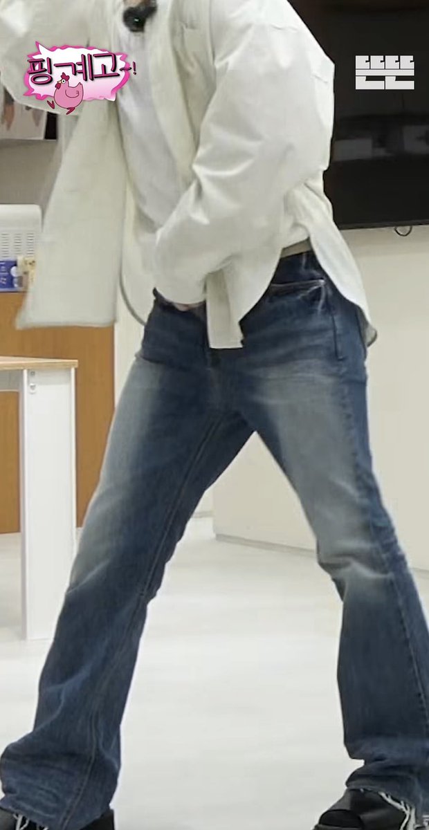 dsuvno_1's tweet photo. 다리 짱길어 https://t.co/ZNs9Jx8bzt