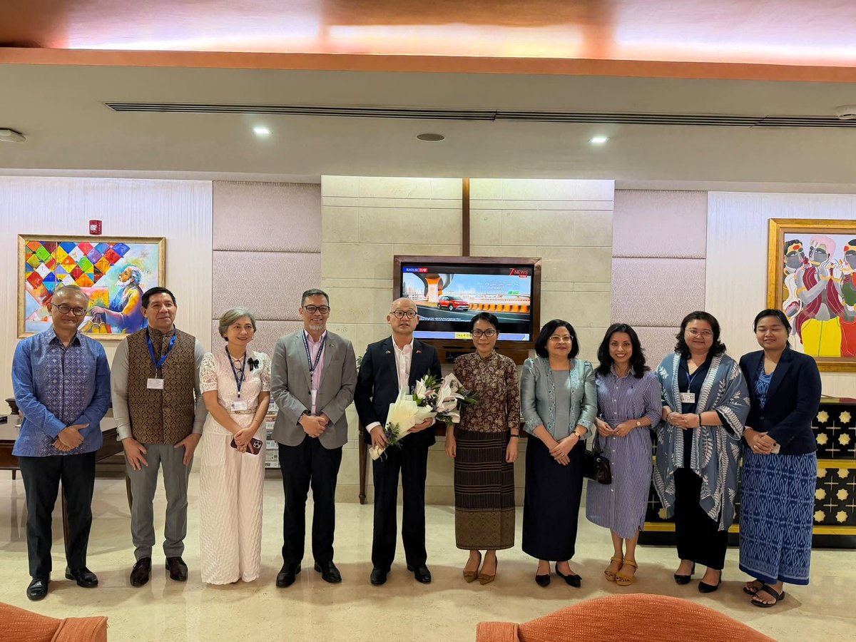 VNinINDIA's tweet photo. 🇻🇳🇮🇳 Warmly welcoming H.E. Mr. Trinh Minh Manh, Ambassador-designate of Viet Nam to India, and his spouse, Mrs. Nguyen Thi Lan Anh to New Delhi as they begin their new assignment in India.
#VietnamIndia #EnhancedComprehensiveStrategicPartnership https://t.co/lrwkHLC9d5