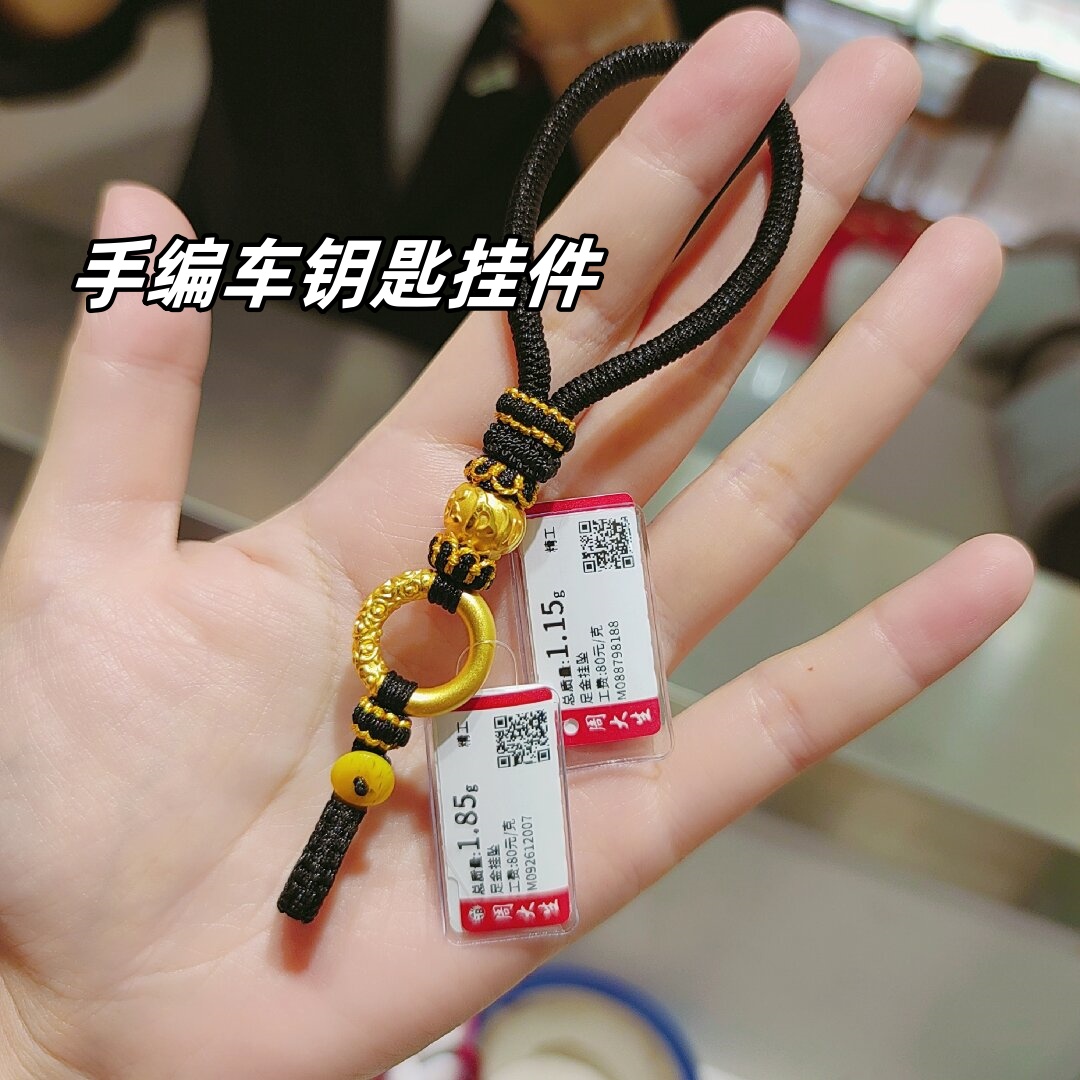 nasdaq007's tweet photo. Just finished a cute DIY macramé keychain! It took 30 mins, used just cotton cord, and now my keys are so much more colorful. Easy beginner craft idea https://t.co/zz20TEy1Z7