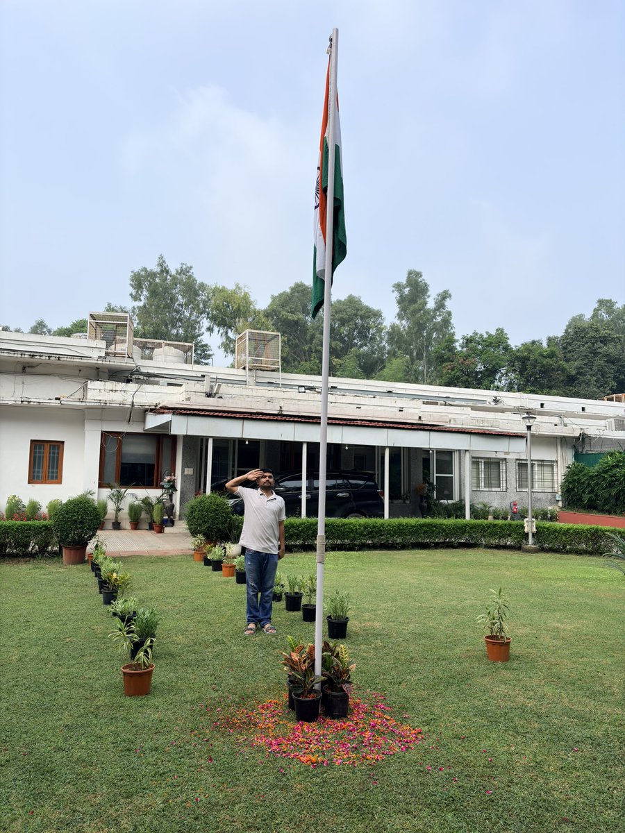 hblRohit's tweet photo. Wish everyone a very Happy 80th Independence Day

🇮🇳🇮🇳🇮🇳
Jay Hind https://t.co/6YNUxVSDWK