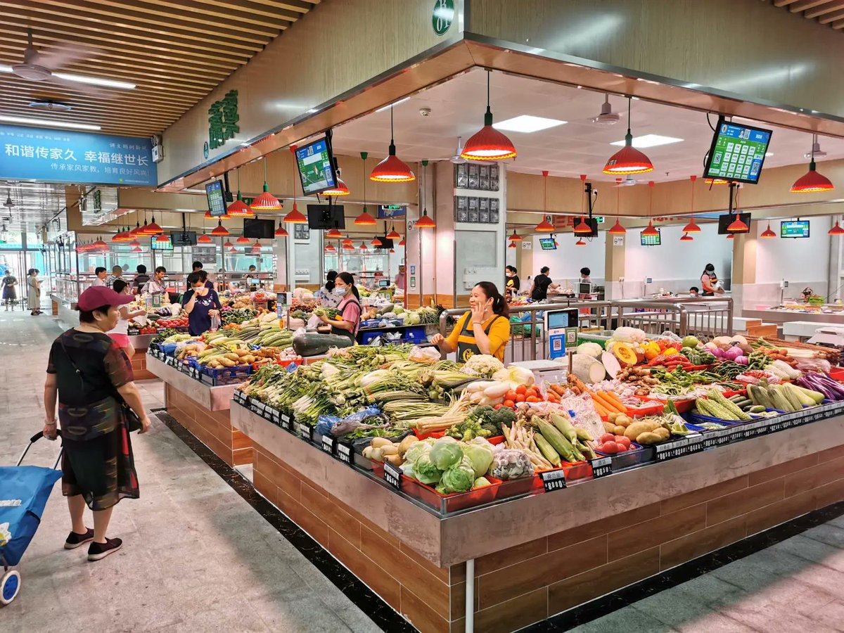 Josh_Fixes's tweet photo. Score fresh seasonal veggies u0026 premium pantry staples at the local farmers’ market—stock up for cozy weeknight meals! https://t.co/bA24Yro5JC