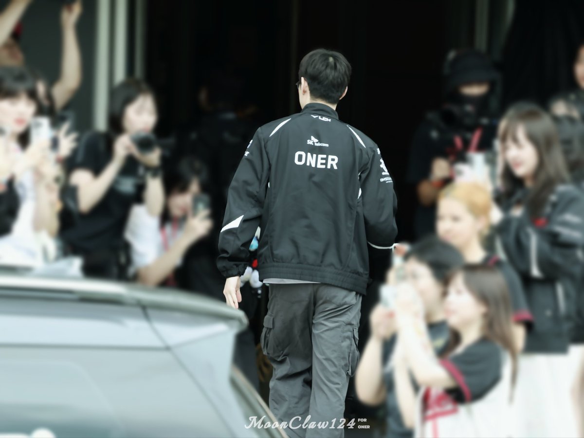 MooNClaW124's tweet photo. 20260814 T1 HOME GROUND T1 vs DK
D1 출근길🍀
#T1 #doran #oner #촤현준 #문현준 https://t.co/68amssXhDc