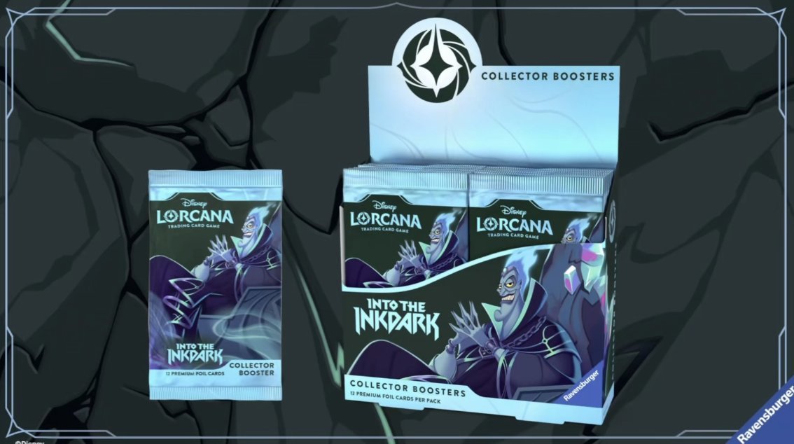 LorcanaFr's tweet photo. 🚨 CONFIRMATION OFFICIELLE ! 🚨

On avait eu un premier leak… c'est maintenant officiel : 
Ravensburger confirme les Collector Boosters pour Entrez en Encresombre (Into the Inkdark) ! 🔮✨

Au menu : 6 cartes sérialisées, chacune limitée à seulement 23 exemplaires 😱 

On a déjà un aperçu avec Maléfique "Biding Her Time" (XX/23) 👑🖤

Prêts à traquer ces raretés ultra limitées ? 👀
