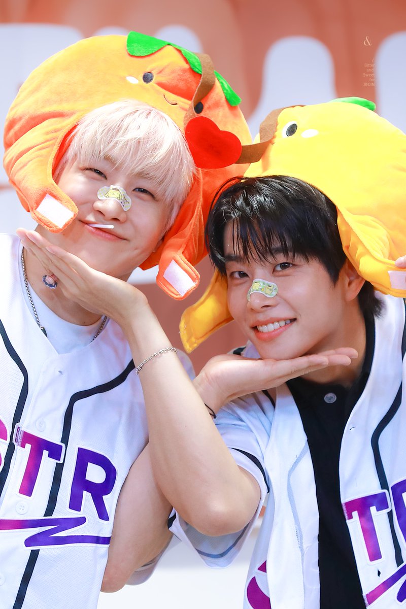 withjinwoo_com's tweet photo. 250815 애플뮤직

#아스트로 #진진 #비스마
@offclASTRO @JINJIN_offcl https://t.co/Q7idbfv4Xi