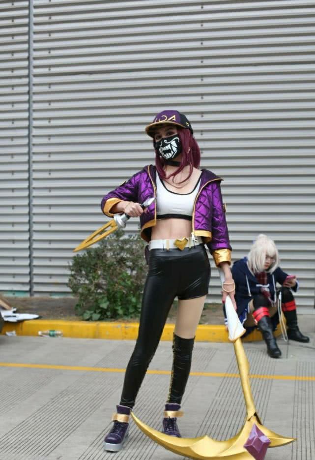 rosejayme5's tweet photo. Just had an amazing time at the comic con today! Met my favorite artist, scored limited-edition prints, and wore my all-prep cosplay—total fanboy/girl win https://t.co/z5gIKBAmAk