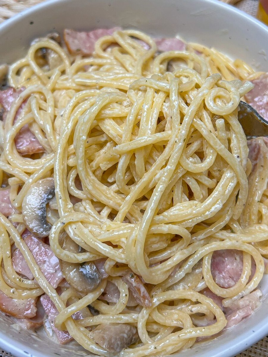 KristabelBlue's tweet photo. Just whipped up creamy garlic parmesan pasta in 20 mins – comfort food hits different when it’s homemade https://t.co/jfXZQKcBq0