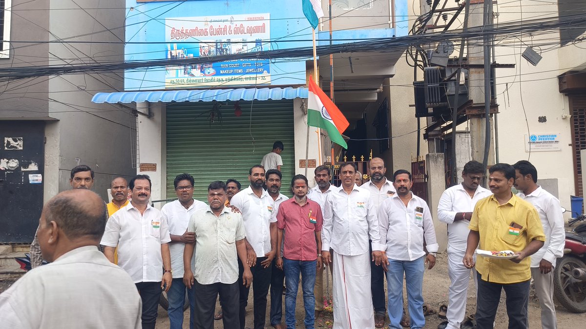 SathishRBJP's tweet photo. ஆகஸ்ட் 15 
80 வந்து சுதந்திர தினம் முன்னிட்டு #சைதாப்பேட்டை தொகுதி 172வது வட்டத்தில் நேதாஜி ரோடு மற்றும் பிள்ளையார் கோவில் தெருவில் கொடியேற்றப்பட்டது... https://t.co/7BsO0jOjKl
