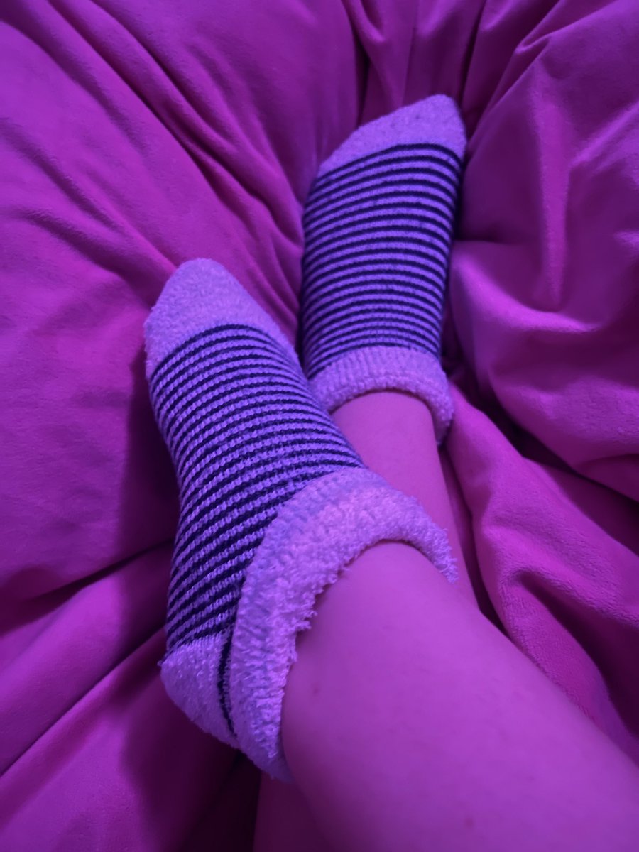 LilMsBunni's tweet photo. 🎀 hiiii, I’m Bunni 💗 just getting started and looking for some sweet new friends to spoil me 🐰
✨ Requests Available ✨ DM me if you’d like to see what I have ♡
🎀 be sweet to me 🎀 https://t.co/qra64MxjEE