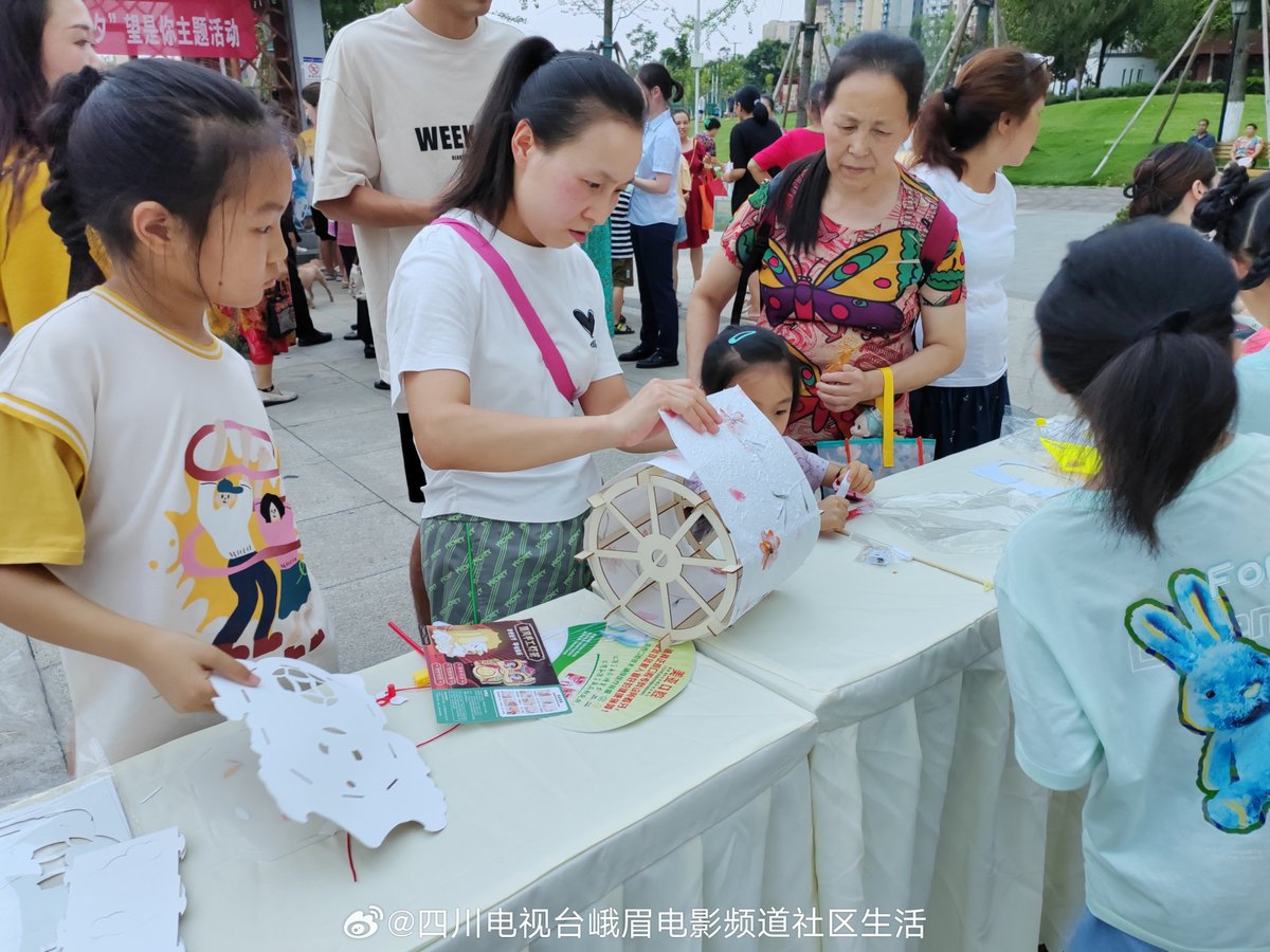 LibbitsCasey's tweet photo. Join our weekend community swap at Central Park! Bring your pre-loved clothes, books u0026 toys, take home new treasures. Free for all! This Saturday 10AM-3PM. See you there!， https://t.co/1SF61kuuec