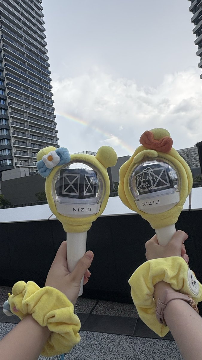 riowitham_2u's tweet photo. 昨日ライブ前虹かかってたの🌈✨️ 
 #NiziU  #めざましＷＡＮＧＡＮフェス https://t.co/CuNbxlrvfM