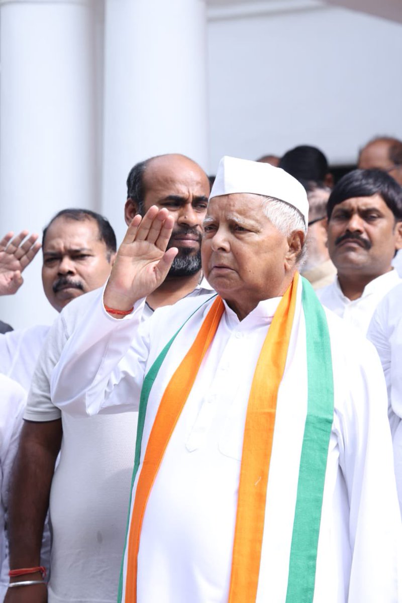 laluprasadrjd's tweet photo. सभी देशवासियों को स्वतंत्रता दिवस की हार्दिक शुभकामनाएँ। 
#IndependenceDay #LaluYadav https://t.co/mXiUxqC7DN