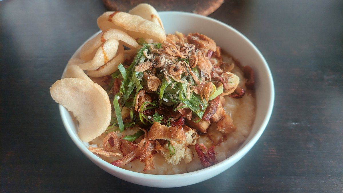 KoffieBear's tweet photo. 07.15.2026 - It's porridge time~~ I always love this warm comforting food ❤️

Happy Weekend~~ 🐻❤️

#food #meal #cooking #daily #porridge #bubur https://t.co/geyjjx6WLa