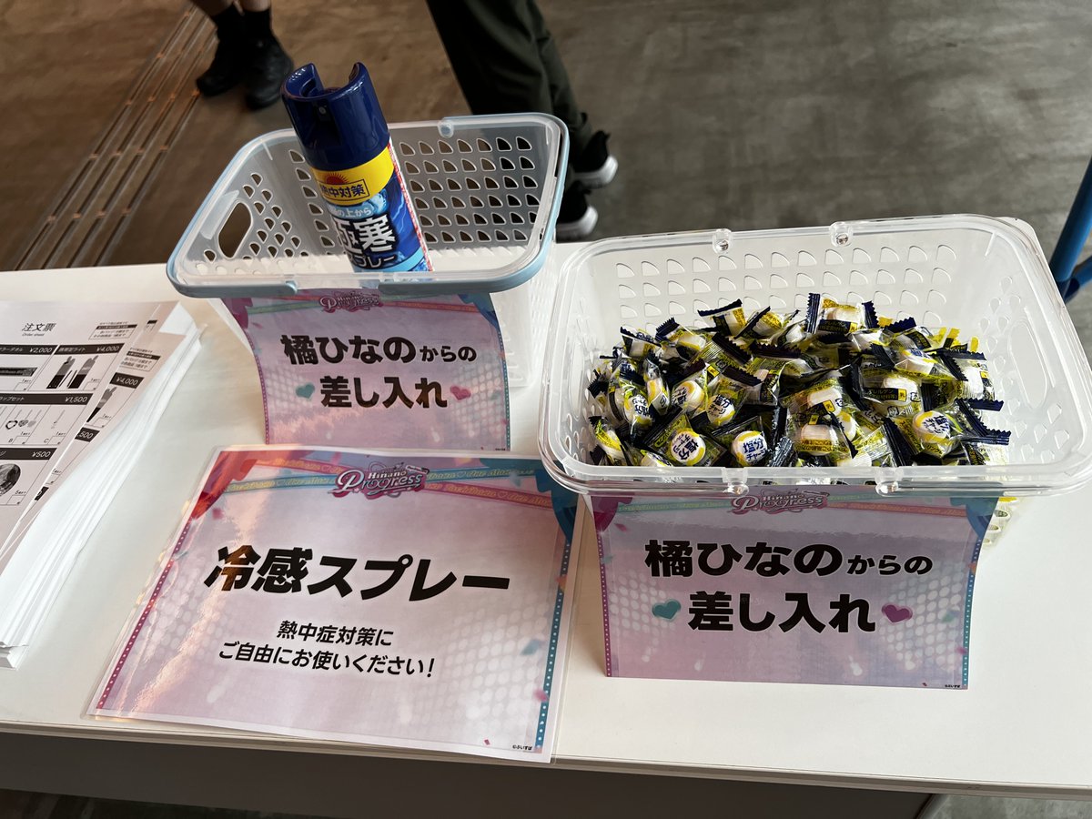 tecco_no_iori's tweet photo. スタッフの方が「ご本人様からです～」って声かけてくれる🥹
ひなのちゃん、良い女過ぎるだろ😭🫶

#橘ひなのワンマンライブ 
#ねえねえひなの https://t.co/qQMYrOyB2P