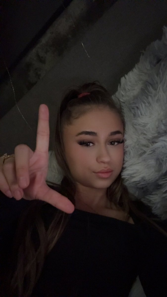GoddessSannexx2's tweet photo. Ik ga zometeen eventjes slapen, wie komt er nog een game met me spelen? 🎲
Ik verwacht ook koffie sends van jullie nu ☕️

Findomnl findom goddess loser tribute spoiled princess findomme finsub paypig https://t.co/ankCsVwP1d