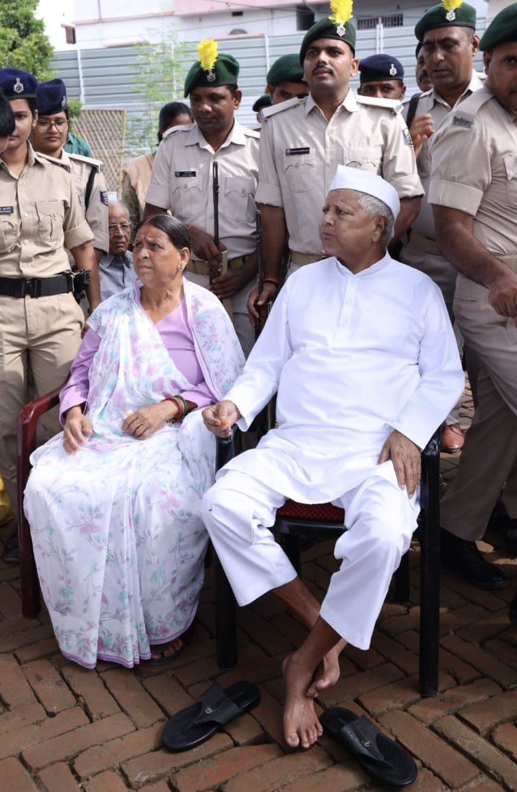 RabriDeviRJD's tweet photo. सभी देशवासियों को स्वतंत्रता दिवस की हार्दिक बधाई एवं शुभकामनाएं!

देश की आजादी के लिए सर्वोच्च बलिदान देने वाले सभी स्वतंत्रता सेनानियों को कोटि-कोटि नमन!
#IndependenceDay2025 #RJD https://t.co/udF0rSkl93