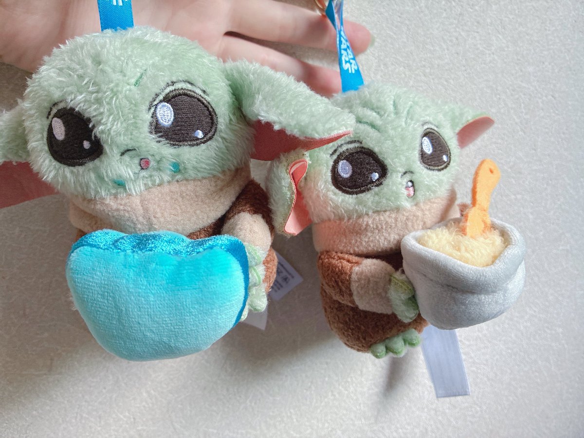 ju_neko12's tweet photo. グローグーの52toys届いて開封✌️
こういうブラインド買うの初めてだったから箱のデカさにびっくりした😌
なんか匂いとか手触りが独特なんだけどそういうもの？普通のぬいぐるみじゃないから洗えないし天日干ししてるんだけど、これが普通なのかな🤔強烈に臭いわけじゃないけど、開けてから喉が少し変🤔 https://t.co/SEDtyQvMV7