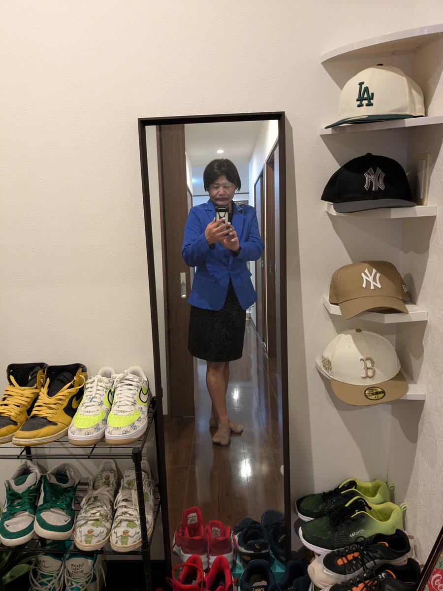 adniij's tweet photo. 明日の与根綱引き
勝手に
「与根市早苗」で
来賓祝辞をやろうと思い
事前にメイク練習してみたら
小池百合子で滅😮‍💨 https://t.co/w5UBHP8Klv