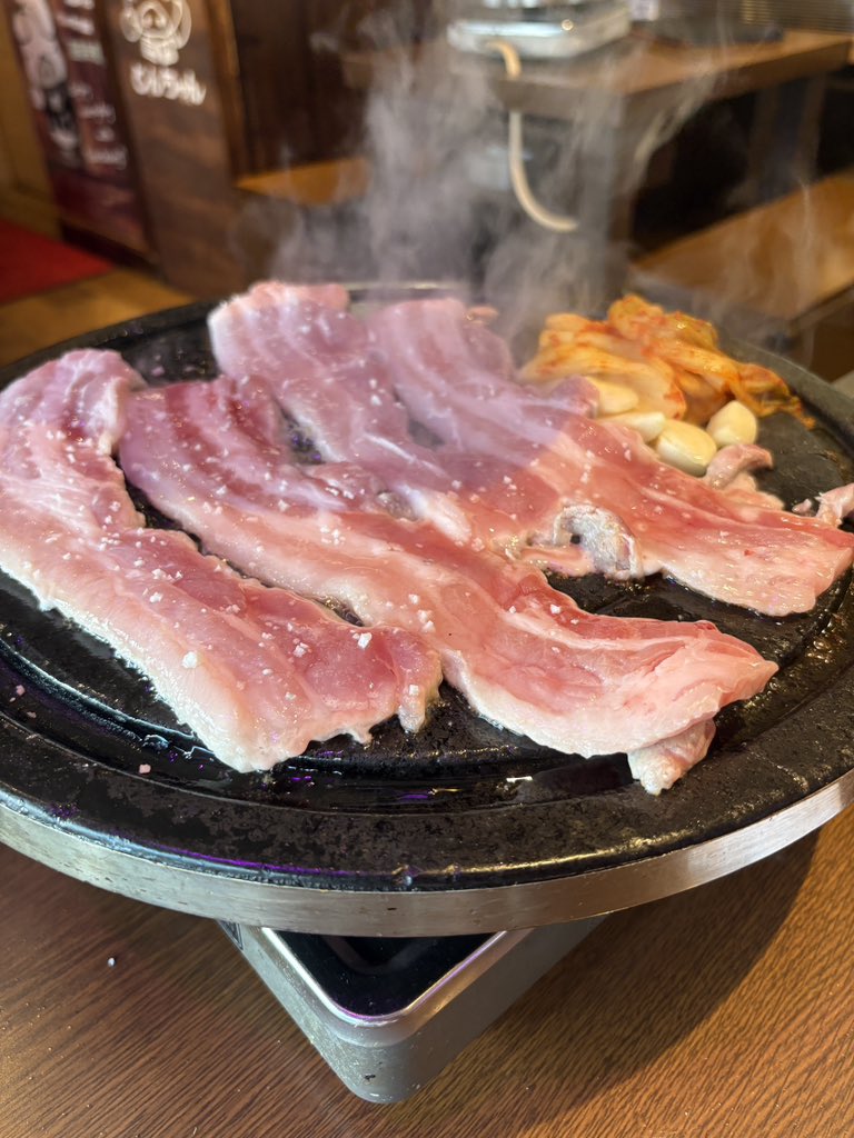 shinya_mnP's tweet photo. 昼ギョプサル https://t.co/8Df1sjbxlm