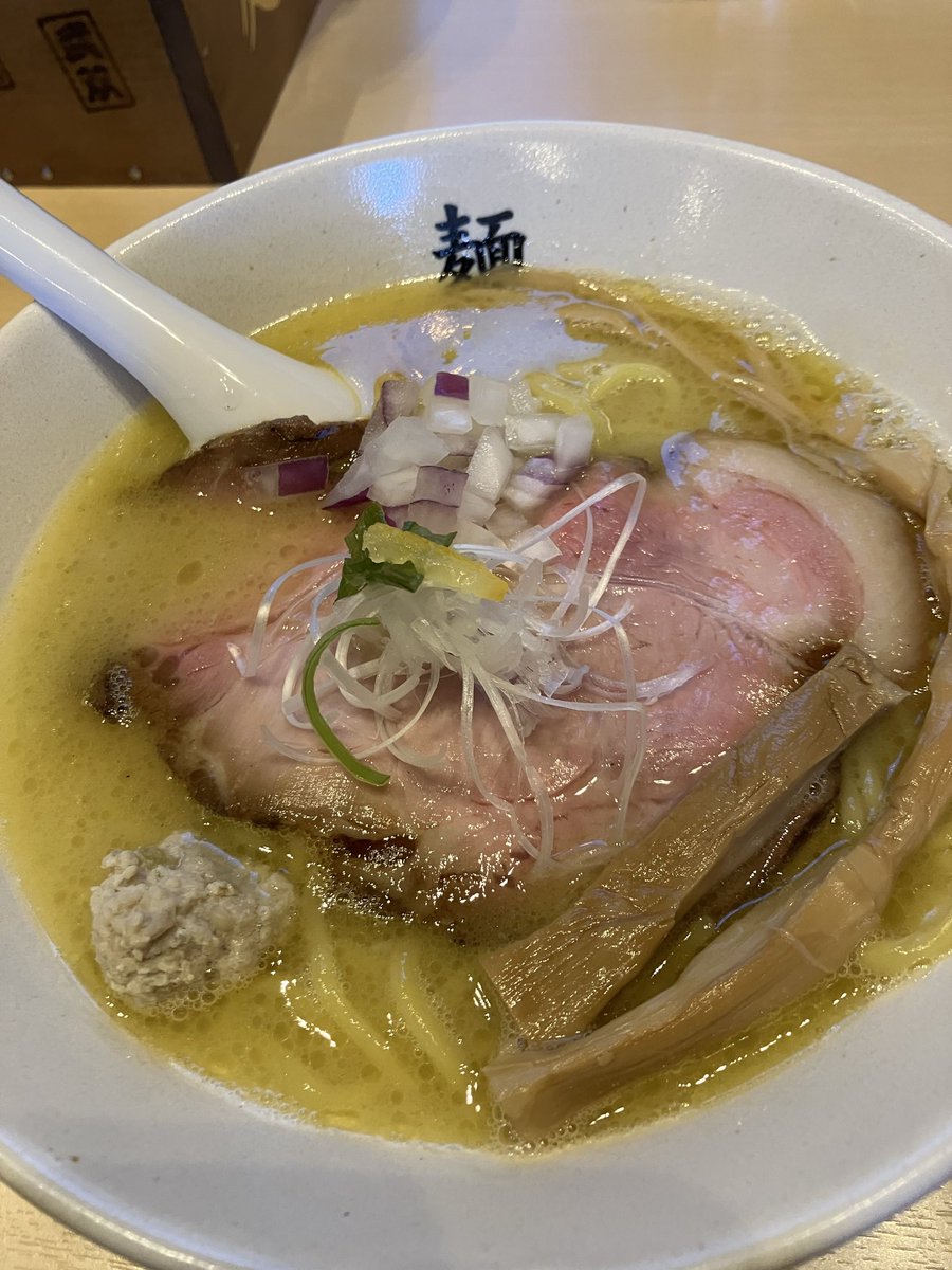 ikekazu8's tweet photo. 今週2回目の武双さん🤭
鶏塩コッテリ❤️
エアコン故障中だったけど、マスターとスタッフのホスピタリティに暑さ感じず、美味しくいただきました☺️

@menyamusou3737 https://t.co/YMVRg9zvaM