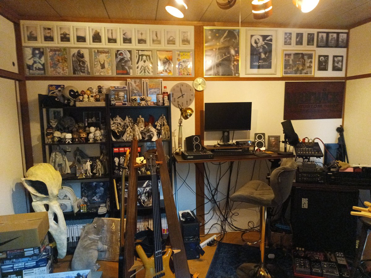 CEO_Loves_M's tweet photo. やっぱ不定期でも更新せないかんなと思い最新の趣味部屋…
ムーニー棚にLED入れ直さなきゃと思ってから1年以上経ってる…笑 https://t.co/9wCUQ7qV4F