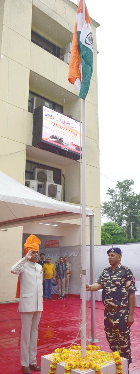 Divcomjammu's tweet photo. On the 80th Independence Day 2026, Divisional Commissioner Jammu @Rameshkumarias hoisted the Tricolour at Divisional Commissioner office. School students were special invitees on the occasion. https://t.co/AuUhHYjsRD