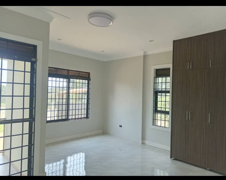 KMT_properties's tweet photo. π₯π₯π₯ Hot deal of the week!!!
Beautiful π₯° Home up 4 sale!!!
Location #Namugongo_jinja misindye
π#4bedrooms#3bathrooms*2 independent boys quarters
βοΈ#20decimals
π with nice compound space coupled with flowers πΊπΊ
At only #355m ugx last
Inbox π₯ me Whatsapp or call 0786396665