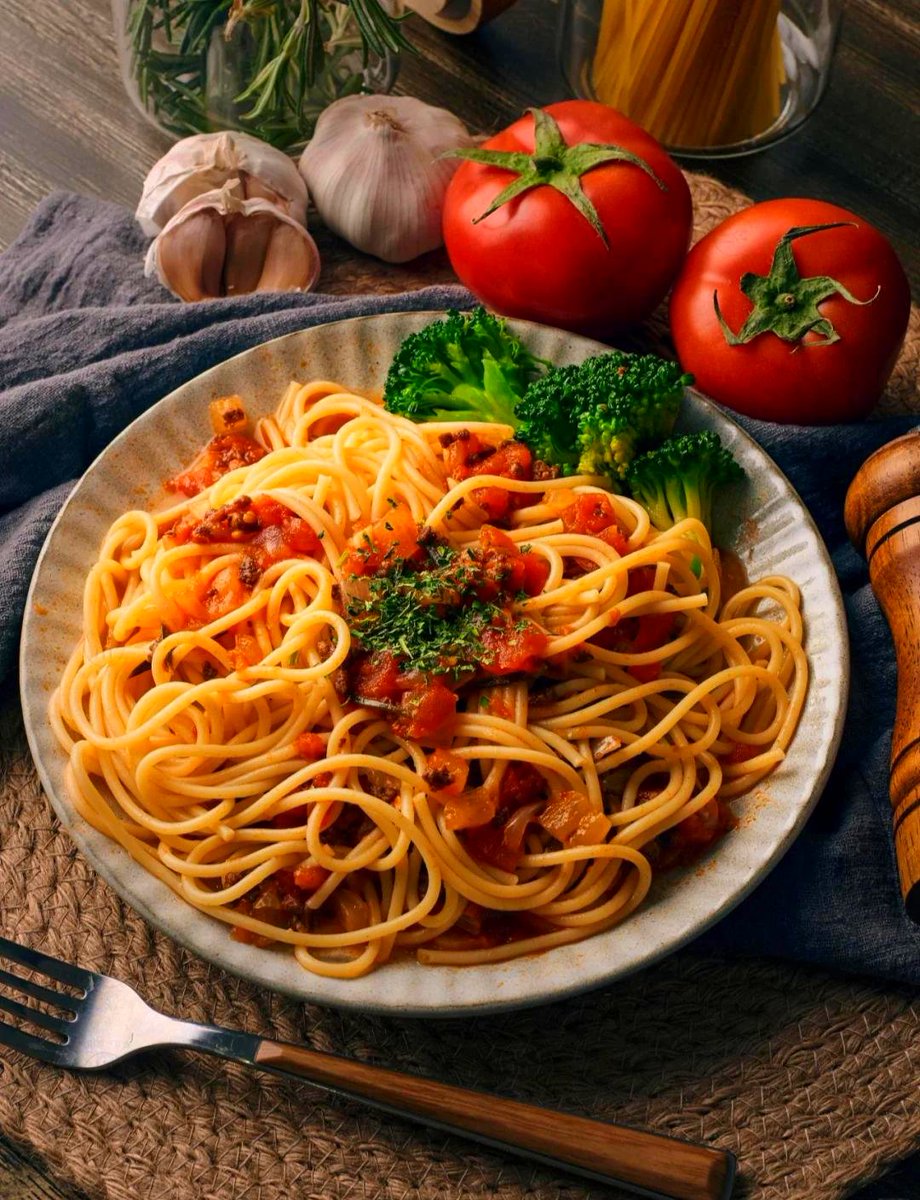 TheMovieMaster1's tweet photo. Homemade tomato basil pasta with just 5 ingredients—ready in 15 mins, perfect cozy weeknight meal https://t.co/xzu3pS6y27