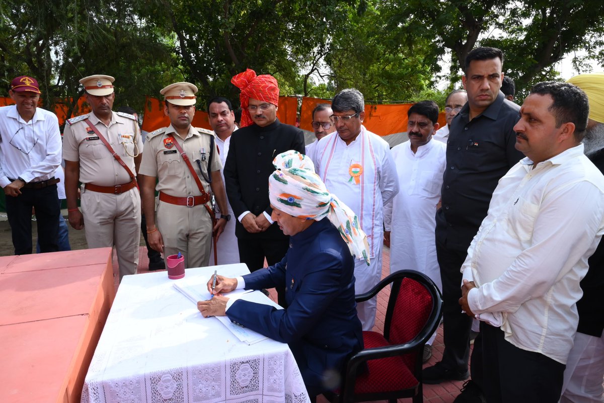 MPNaveenJindal's tweet photo. आज 80वें स्वतंत्रता दिवस पर हिसार में ध्वजारोहण से पूर्व शहीदी स्मारक पहुंचकर देश के अमर शहीदों को श्रद्धांजलि अर्पित की। 

उनके त्याग और बलिदान के कारण ही हम आज स्वतंत्र भारत में सांस ले रहे हैं। देश के लिए सर्वस्व न्योछावर करने वाले हर वीर सपूत को शत-शत नमन। 

जय हिंद। 🇮🇳 https://t.co/81xHvpsx3h