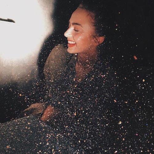 BessS9591's tweet photo. 👑 🎊 stop waiting for people who already left https://t.co/OrYnODAbAB