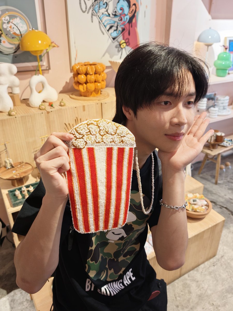 Jungyippy's tweet photo. รูปสีแดงยังไม่ได้ปล่อยอีก

#JUNGT #BUSTRIP_SingaporeEP1 https://t.co/0PfnEzj6vR