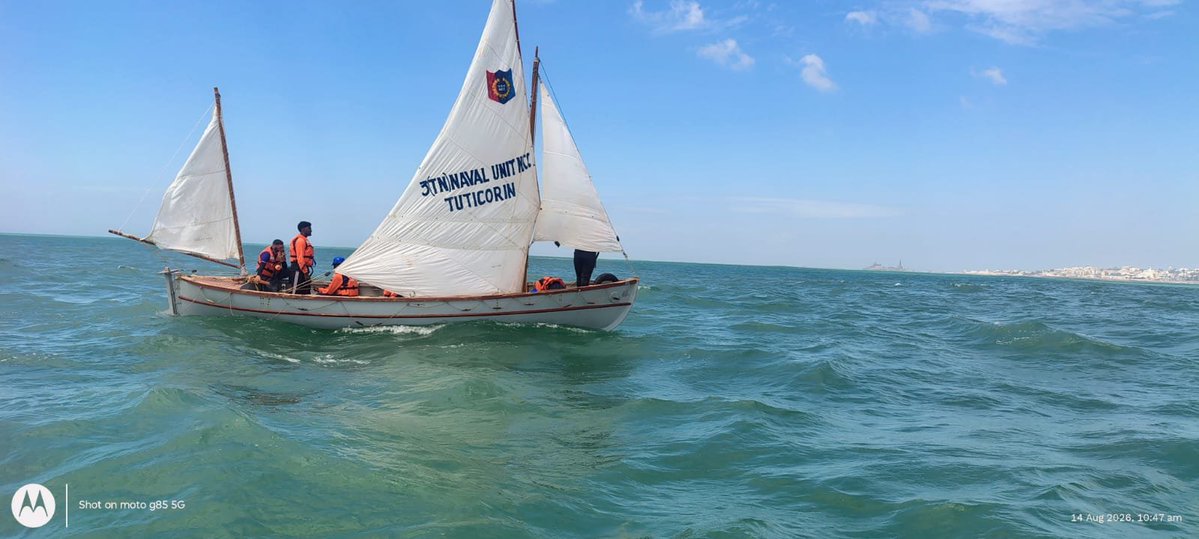 NCCPondicherry's tweet photo. Into the waves! ⚓ The Ocean Sailing Expedition by 5 TN NU NCC Cuddalore is on full wind at Chinnamuttom, kanyakumari  DDG joins the cadets as they sail hard for the Most Enterprising Naval Unit Trophy
#SWARNUM #BlueEconomy #MaritimeIndia #KadalukkuPovom @HQ_DG_NCC @NCCDte_TNPAN https://t.co/AlqcFf9iYw