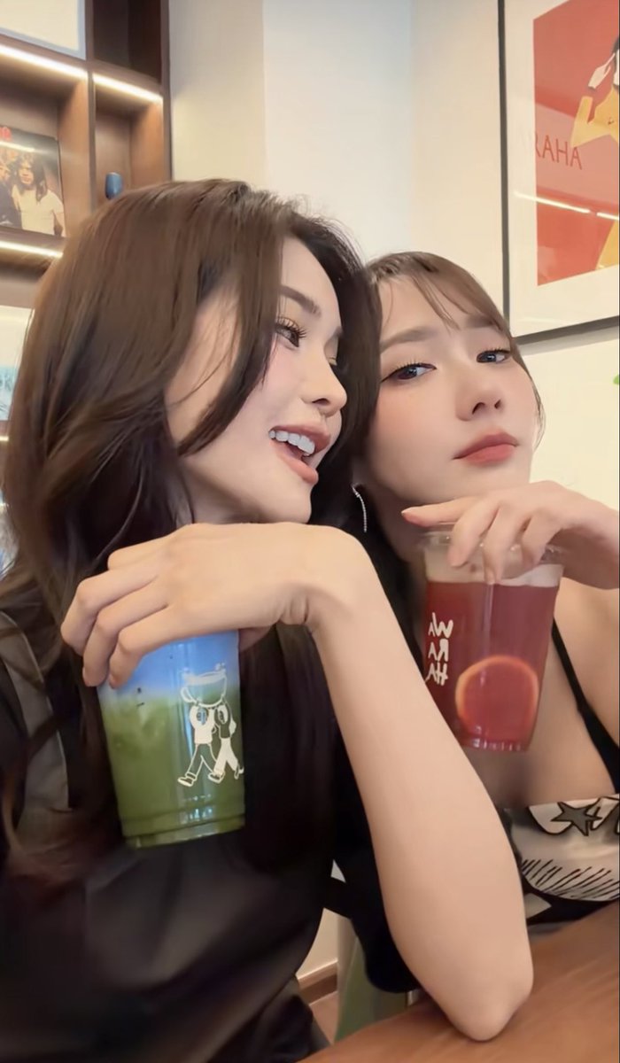 Bangkokmkdx's tweet photo. @Lookkaeww_k Engfan didn’t posted one clip from lookkaew while she posted her important friend and lookkaew she posted her all accounts Facebook TikTok x and more 😅😅😅😅 https://t.co/WSwwscbfih
