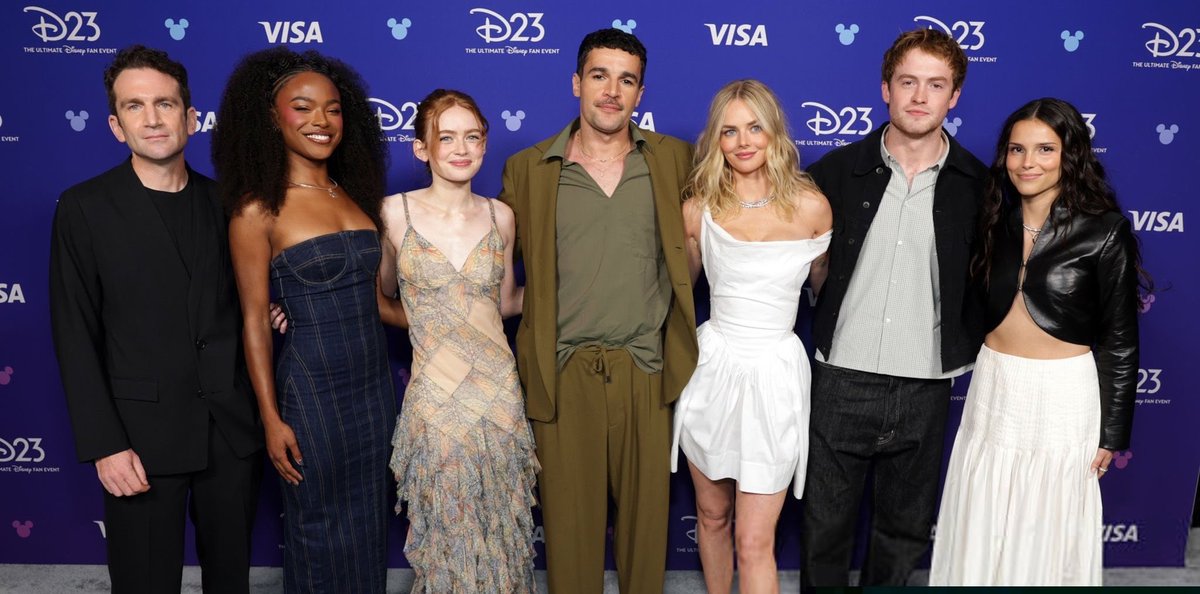 abbott_updates's tweet photo. Jake Schreier, Maya Boyd, Sadie Sink, Christopher Abbott, Samara Weaving, Kit Connor and Inde Navarrette at #D23 https://t.co/uxFG9jONfX
