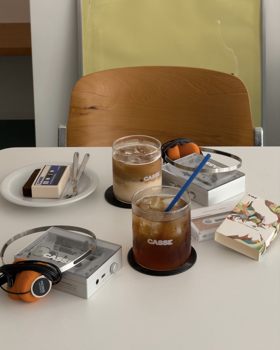 _Rhaus__'s tweet photo. 渋谷にあるレトロなカセットテープが聴けるカフェ📼 https://t.co/Hwwm9Ig0p2