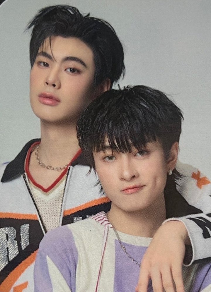 T0BIL0GSZ's tweet photo. GANYAN BA ANG POSTURA NG MALAPIT NA MAGING OFFICIAL MAEM?
#theewave #tthi_eks #waavetnp

credits po kay rei_reij sa 1st pic, kay banjixi sa third and kay loveypttptw sa second pic😭🙏🏻 https://t.co/8HlFB6zMnk