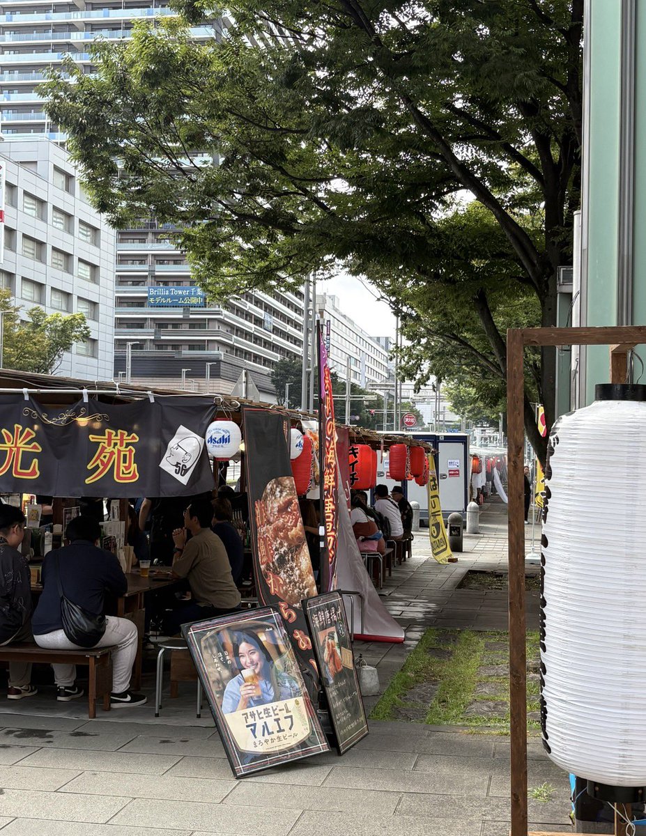 kouen56's tweet photo. 今日、明日12時〜22時
富士見屋台横丁　やってますよーーー。
いろんなお店が美味しい物いっぱい出してます🍺 https://t.co/tiV0prtAA5