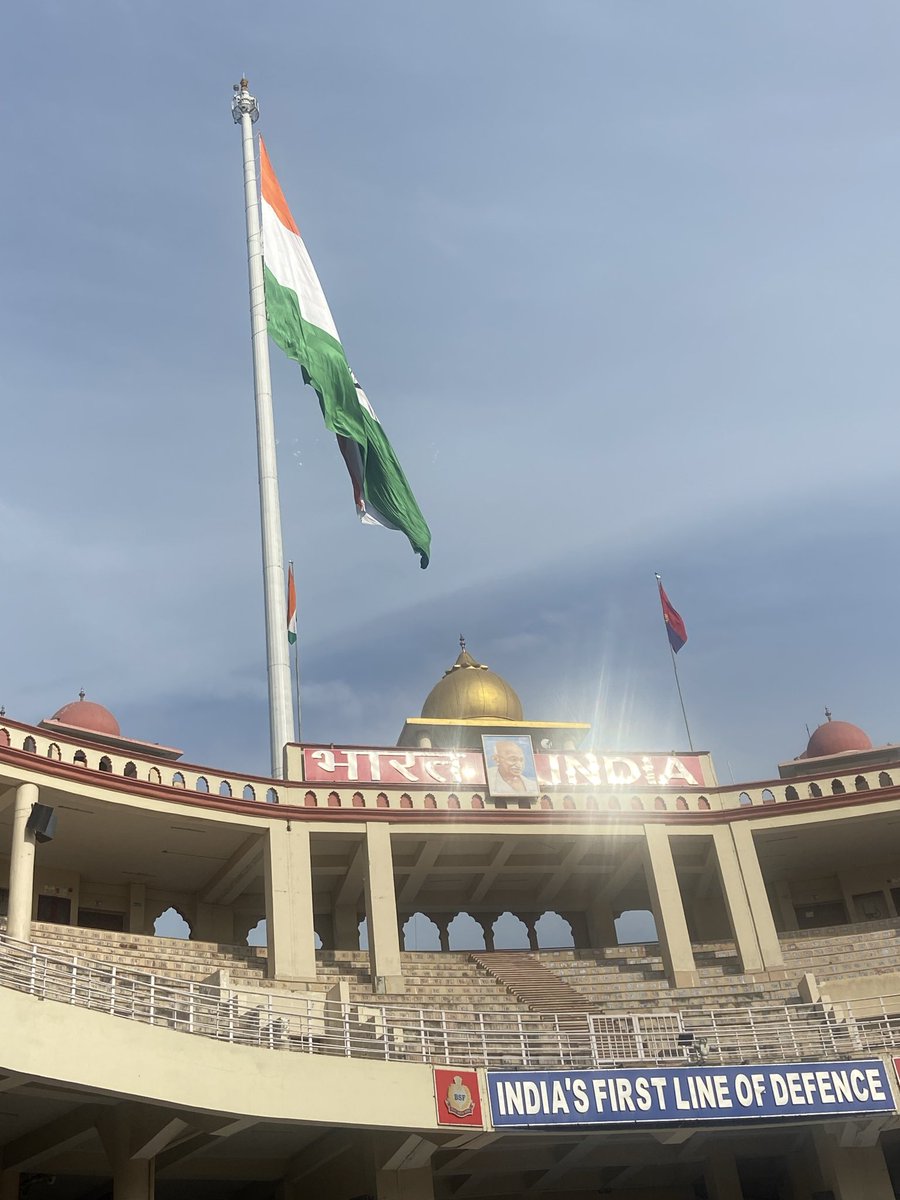 Vandan_14's tweet photo. Happy Independence Day🇮🇳
#WagahBorderScene😍 https://t.co/HpaR9meHF9