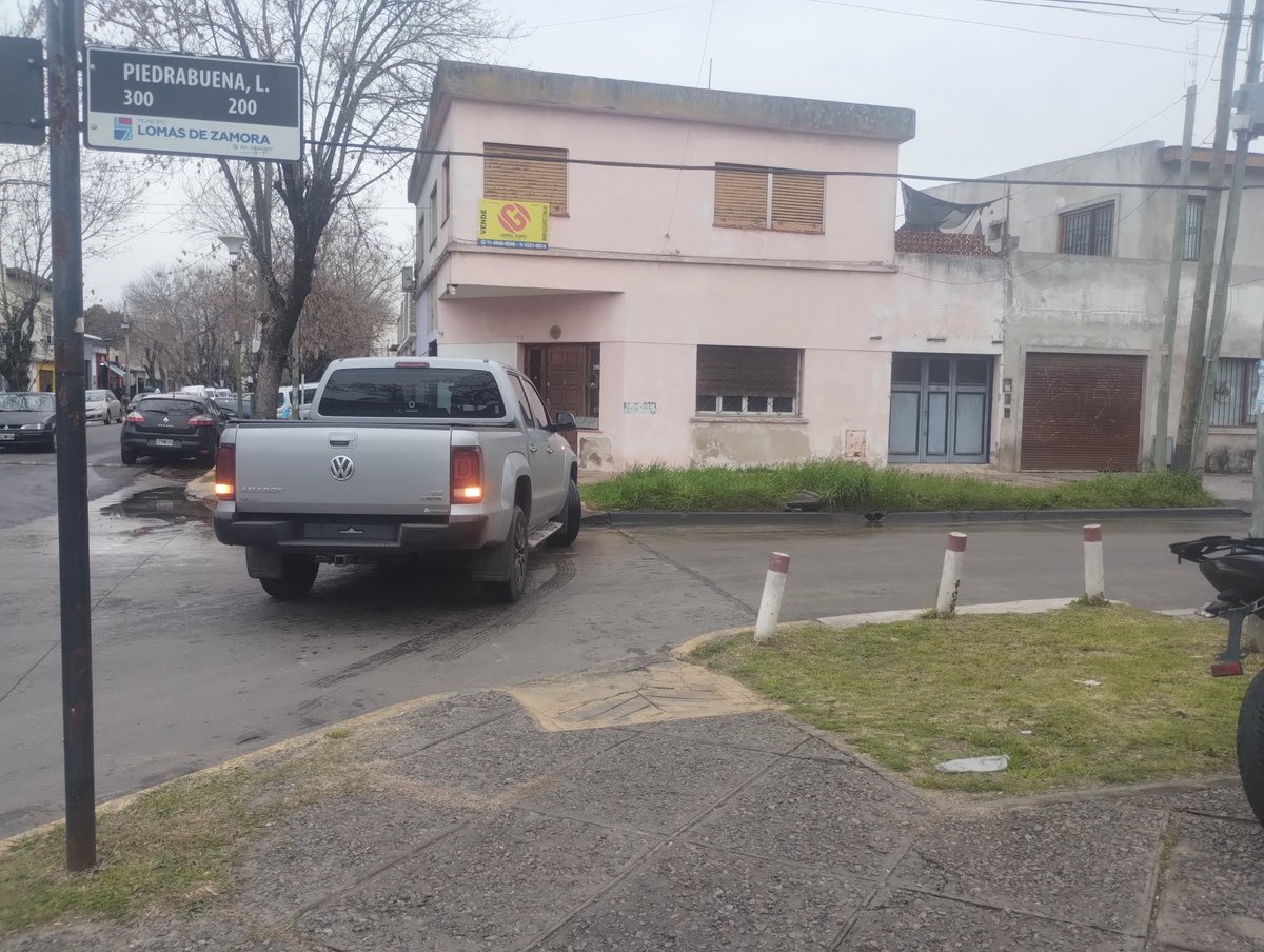 soldeperonia's tweet photo. Amarokí silvestre en Llavallol @BoludoscnAmarok https://t.co/PQRG5uTSLv
