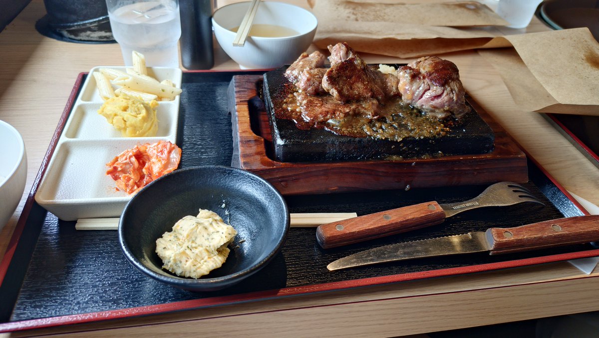 azitoko's tweet photo. お肉🚕 https://t.co/Yz7s07l77O
