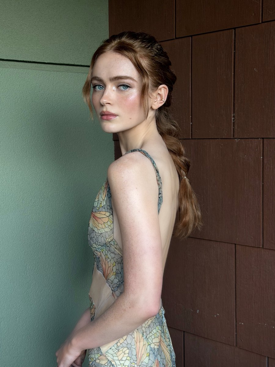 sadiesinkbra's tweet photo. Imagina nascer com esse rostinho?
Sadie Sink para a D23. https://t.co/hJXureHIew