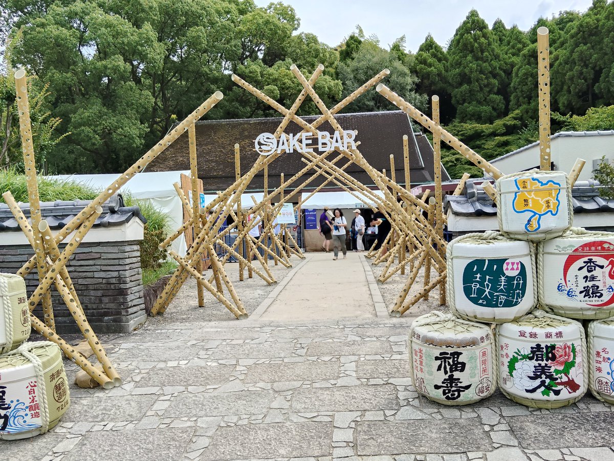 shorio13's tweet photo. 昨晩にYou only live onceの風に吹かれて急遽ひとり夏フェス。日本酒かき氷で夏を感じるなど https://t.co/98Kxw5V7QQ