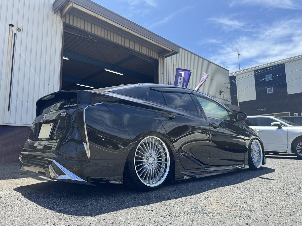 LOGIC0074's tweet photo. 50プリウス‼️
シュヴァート グラソン  19×9
グノーシスリム
カラー/シルキーリッチシルバー
イデアル ドゥルーバー 車高調　全下げ
#50プリウスシュヴァート
#50プリウスグラソン
#50プリウスイデアル車高調
#ロジックラボ https://t.co/p3CP6iKect