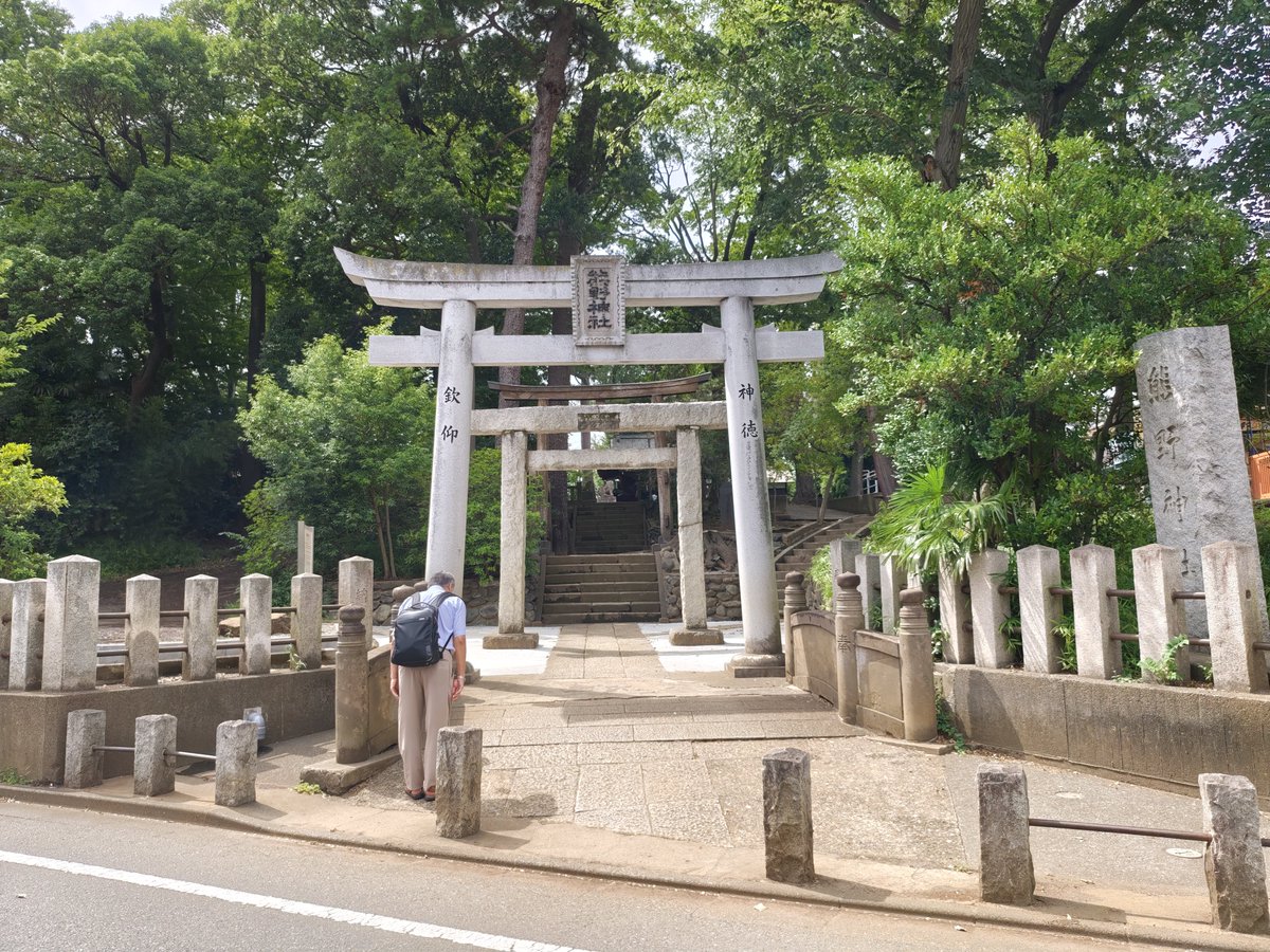 Harimau_Inari's tweet photo. 杉並区ぶらりと。
和泉熊野神社へ参拝😀⛩️

東のお空真っ暗💦と共に冷たい風が…東京都心部所々雨かな☔ https://t.co/fWVLV5iePu