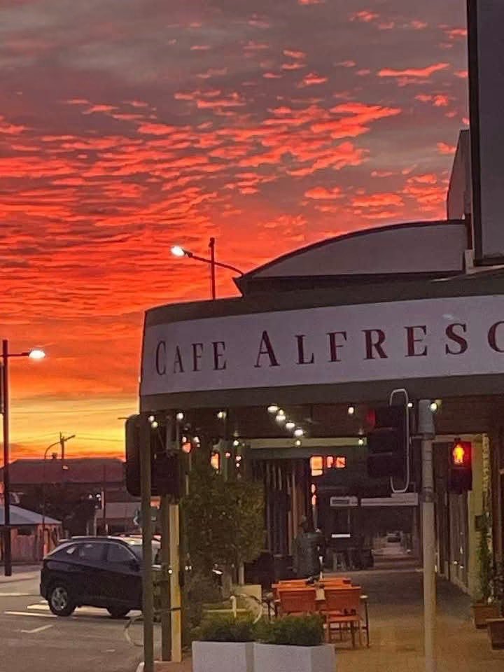 KirstiMiller30's tweet photo. ☀️ Alfresco's Broken Hil, great food.
Open from 6.30am and serving up breakfast, lunch, dinner / dessert bar and everything in between.
#CafeAlfresco #WeekendCelebrations #Breakfast #Lunch #Dinner #FoodAndDrinks https://t.co/RCE5duu8MA