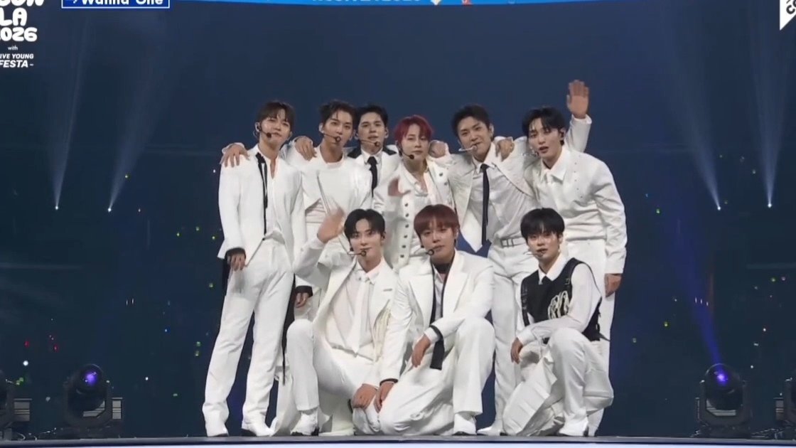 pinkeupjh's tweet photo. white is their color and if you dont agree, go argue with the wall

#워너원 #WannaOne
@WannaOne_twt https://t.co/iNG41yBvkZ