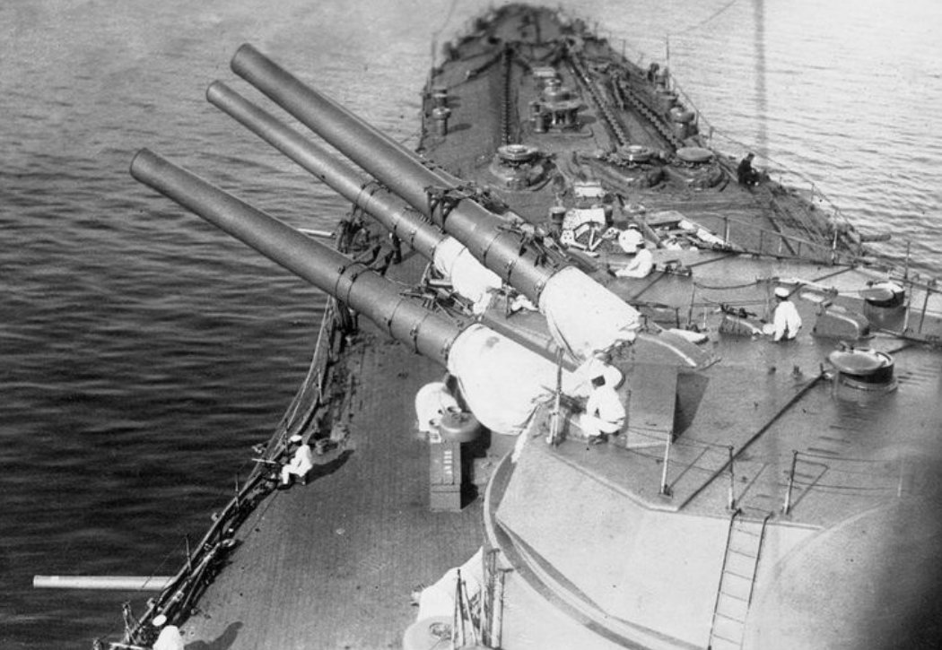 Fusoteitoku's tweet photo. #日本海軍
戦艦伊勢の45口径四一式35.6cm連装砲 https://t.co/rPorOi8h6e