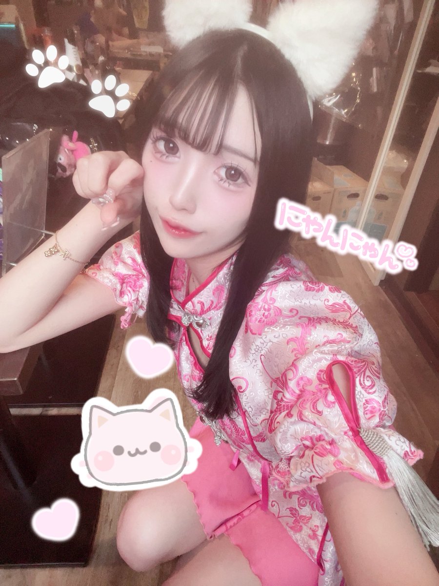 yua_guild's tweet photo. ニャーン🐱‼️
終始大変忙しくさせてもろてほまにありがとうございました〜🎶💕
ゆあのために来た❗️って古メンツ揃ってほんまに幸せ空間だった〜✨️
時間もあっという間で一人一人長いこと話せなくて物足りなさしかない〜🥲
リベンジ求む🙏❤️‍🔥
みんなのおかげでお酒に溺れた😻
思い出をありがとう🥂🥃💖 https://t.co/86fUxUfB5o