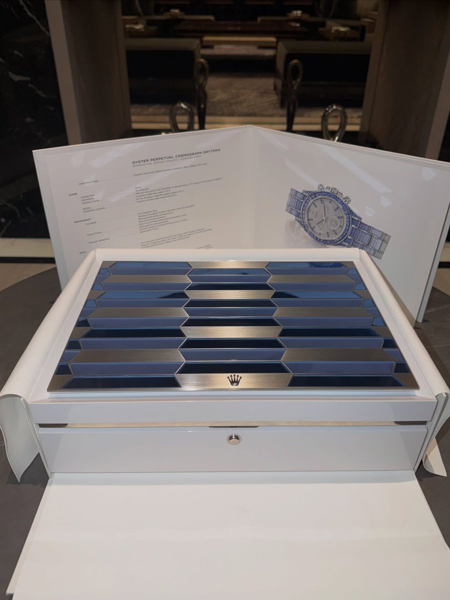 JustFreshKicks's tweet photo. Rolex made Drake a special 1-of-1 ICEMAN watch 🥶 https://t.co/4lFKhFKha9